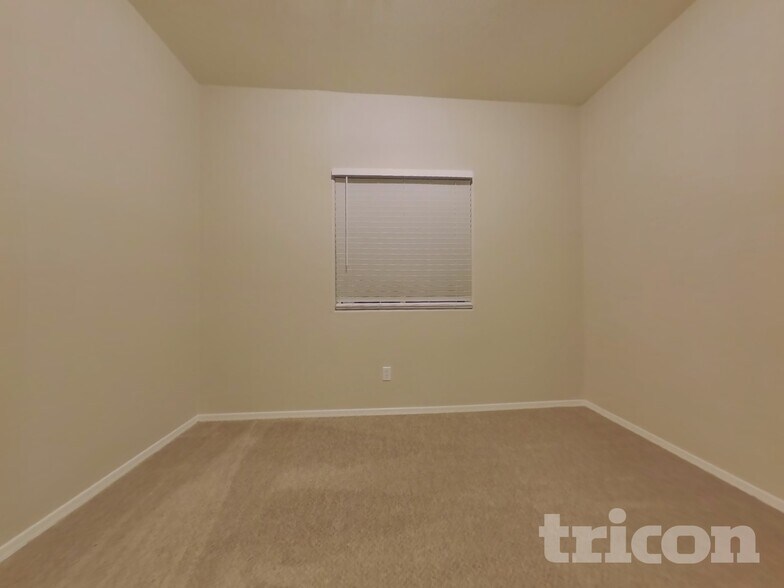 Building Photo - 12513 W Washington St