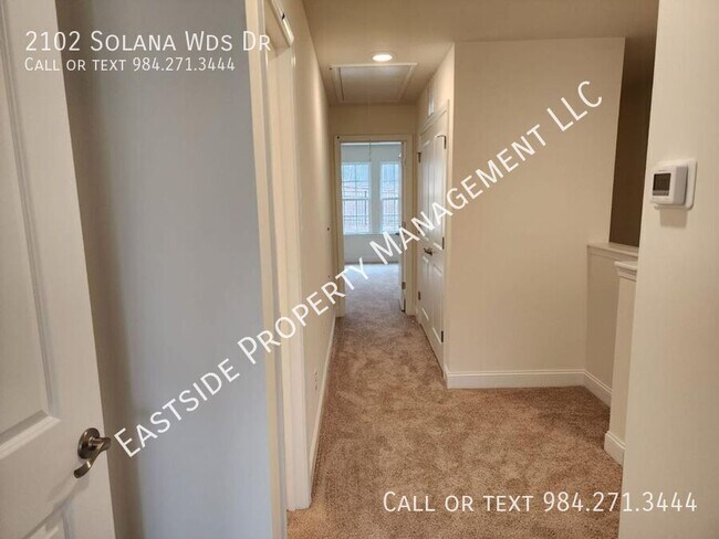 Building Photo - 2102 Solana Wds Dr