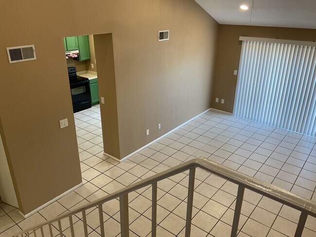 Building Photo - Spacious Townhouse near McKellips & Lindsay across from Community Pool