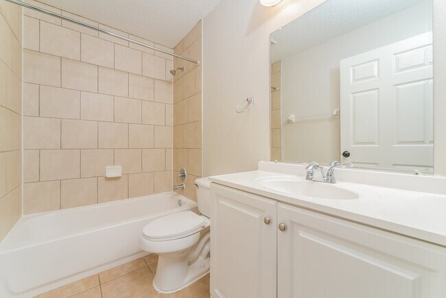 Building Photo - 137 Thornbury Dr