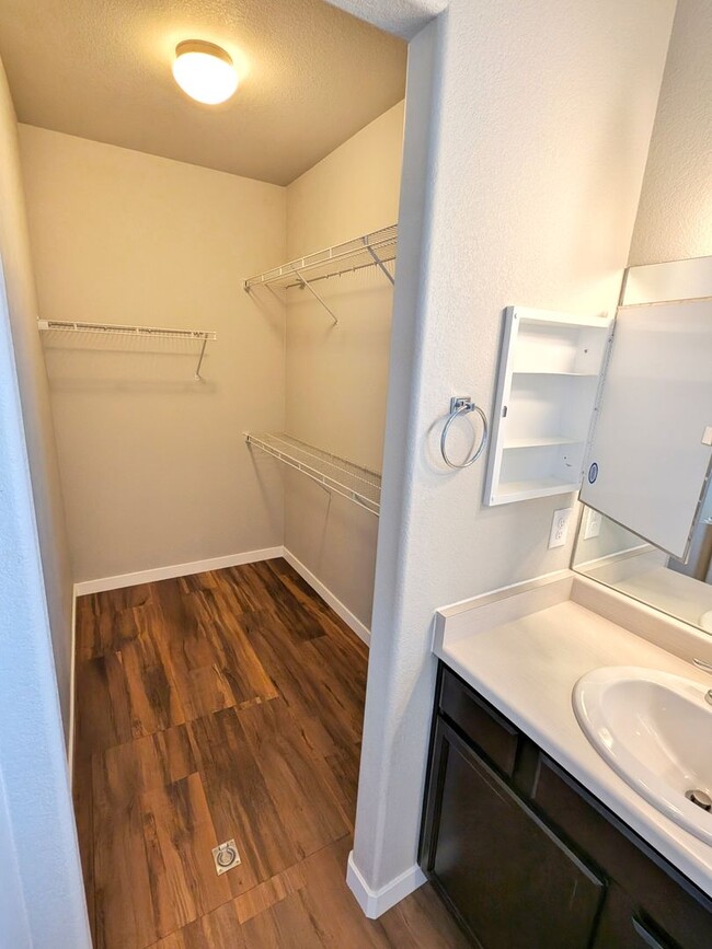 Building Photo - 9625 Rubicon Dr