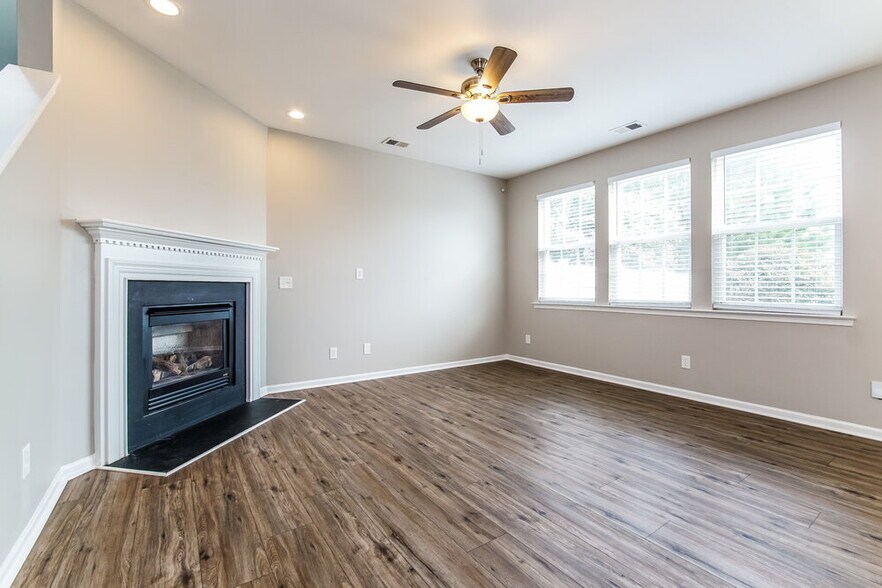 Building Photo - 8890 Elizabeth Bennet Pl