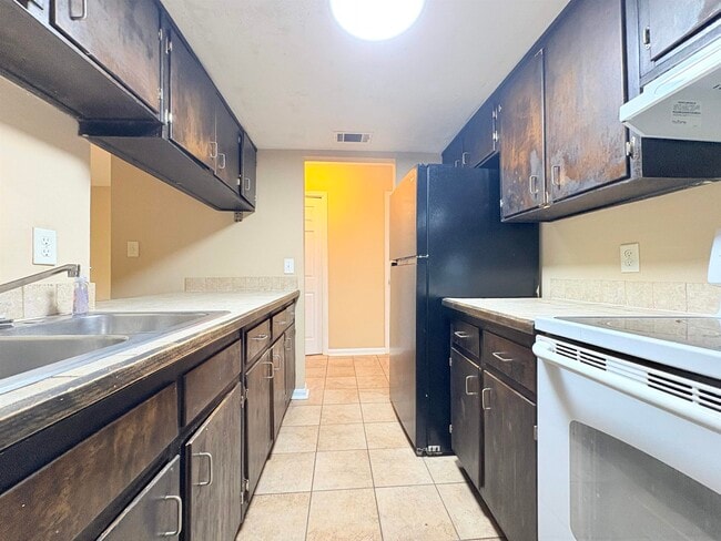 Building Photo - 1936 Portland Ave