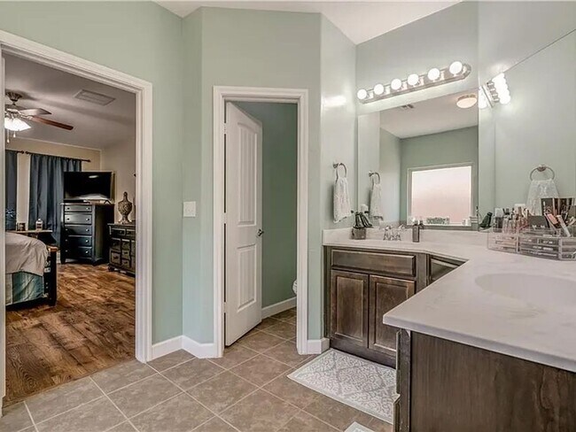 Building Photo - Beautiful 4bed/2.5bath Home Available in Mustang, OK