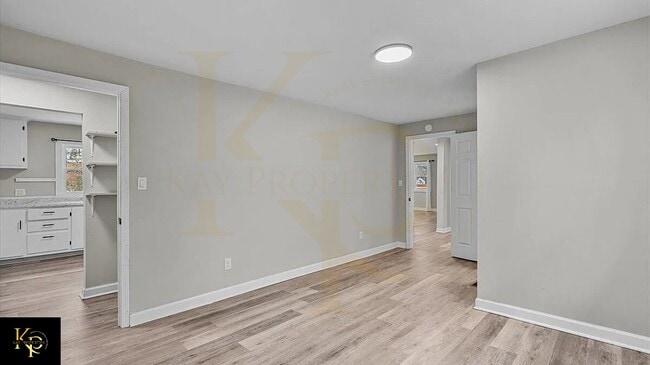 Building Photo - 605 Apple St