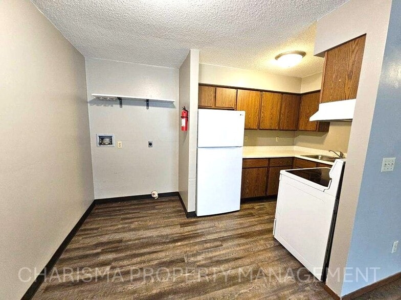 Building Photo - 1005 4th St