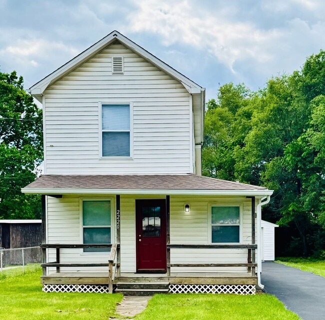 Building Photo - Like new with 2 car garage!
