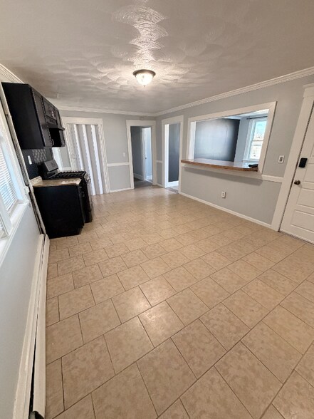 Building Photo - 73 Haverhill St