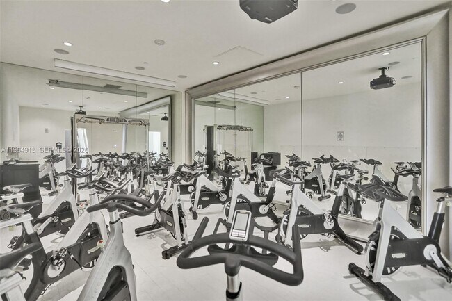 Building Photo - 465 Brickell Ave