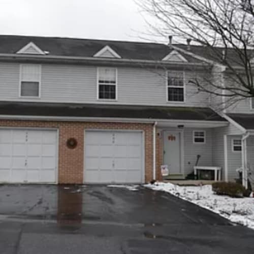 Building Photo - 220 Fawn Rdg N