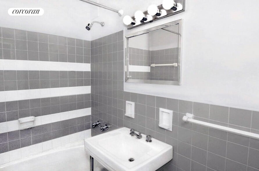 Building Photo - 230 E 79th St