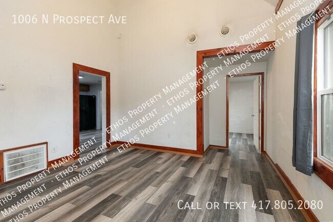 Building Photo - 2 Bedroom / 1 Bath Midtown