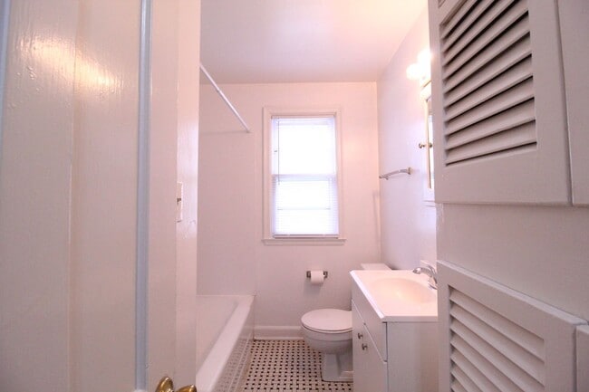 Building Photo - November 2025 FREE On This One Bedroom Dup...