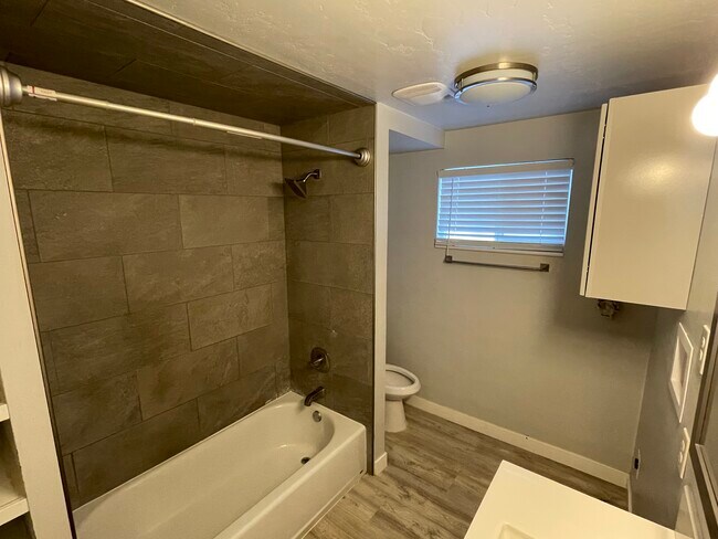 Building Photo - Orem Triplex