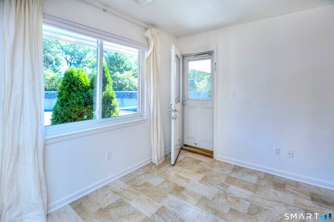 Building Photo - 109 Southport Woods Drive