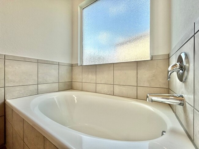 Building Photo - 10412 Premier Park St