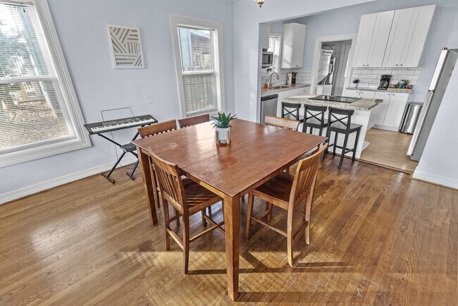 Building Photo - 3321 Charleston St