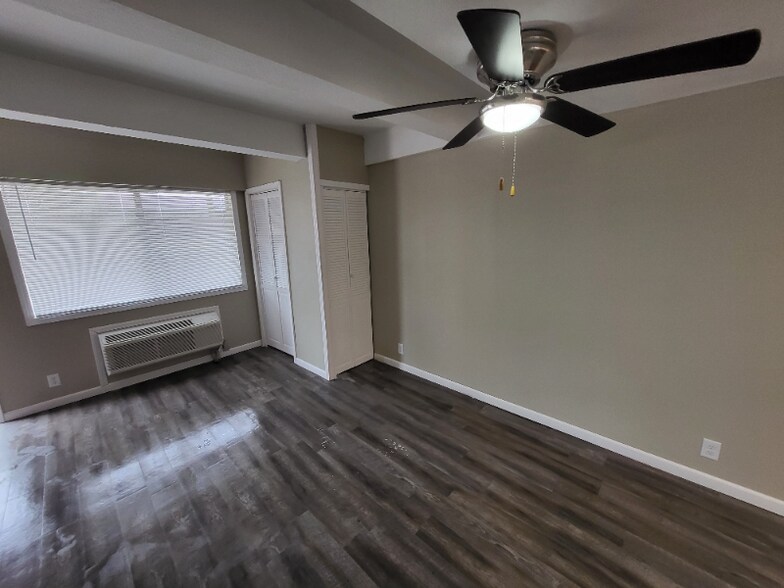 Building Photo - 734 N Country Acres Ave