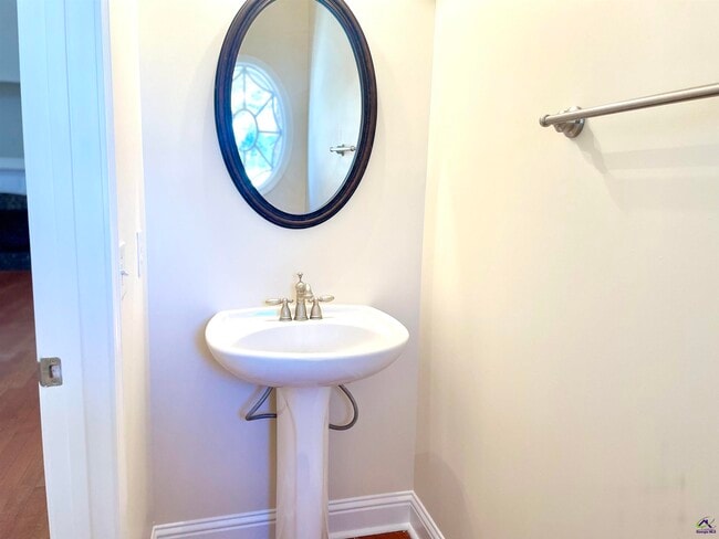 Building Photo - 300 Pembroke Pointe