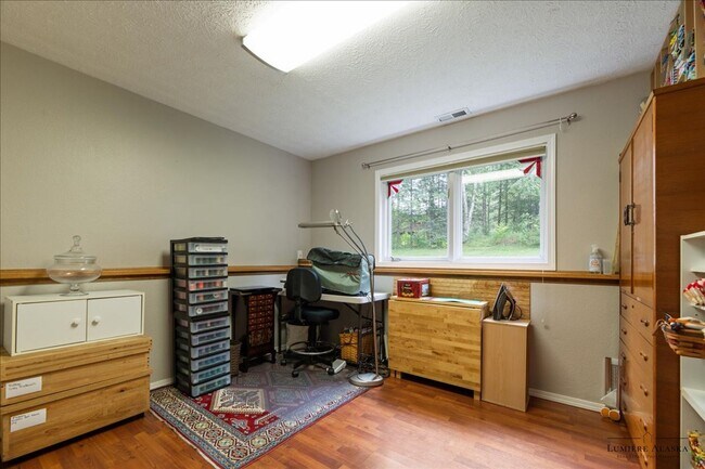 Building Photo - Beautiful 4 Bedroom 2 Bathroom House!