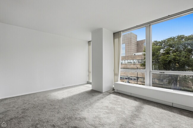 Building Photo - 340 W Diversey Pkwy
