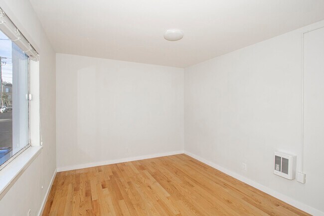 Building Photo - 1855 10th Ave