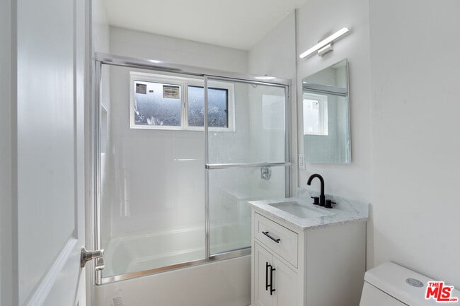 Building Photo - 10806 Doty Ave