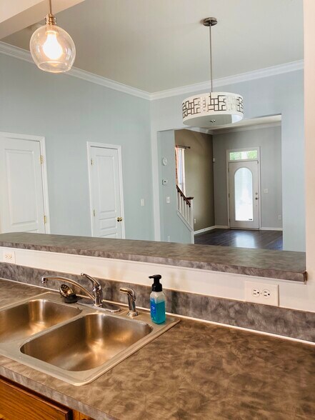 Beautiful glass light fixtures - 133 Kensington St