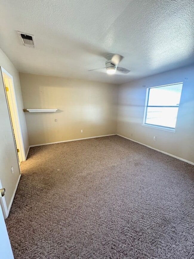 Building Photo - Country Living! 4 Bed 2 Bath Ready to Rent...