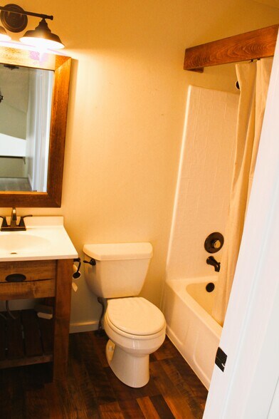 Master bath - 11380 W Montana St