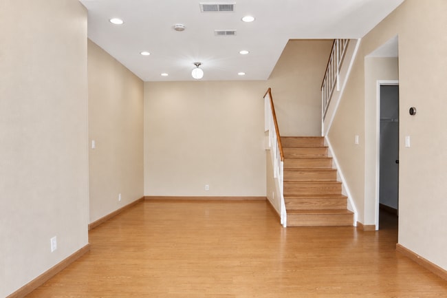 Building Photo - Amazing Spacious Home in Fremont w/Bonus Loft - Ardenwood!