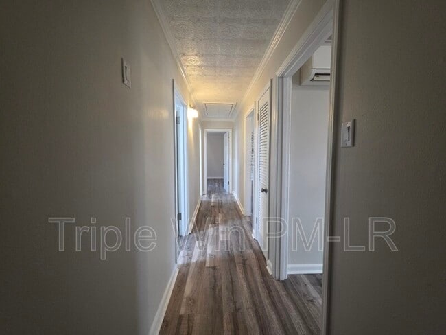 Building Photo - 608 W Martin St