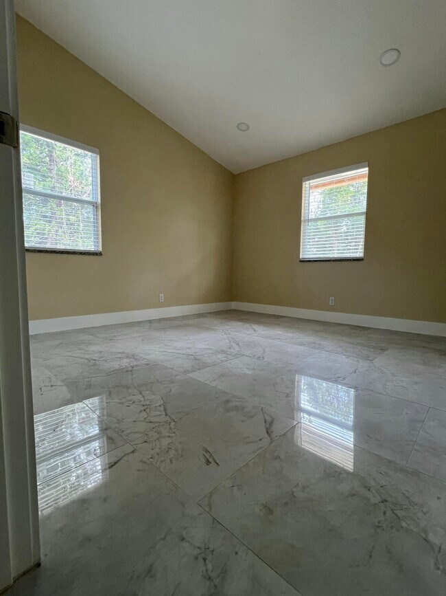 Building Photo - 11886 Orange Grove Blvd