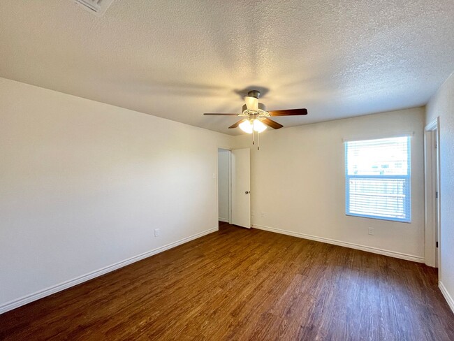 Building Photo - 1529 Justin Lp