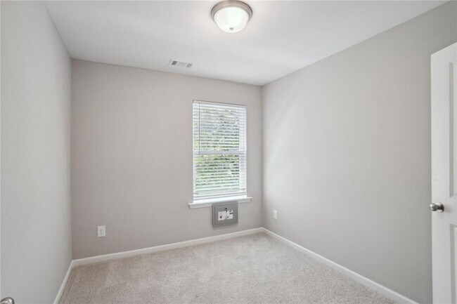 Building Photo - 2852 Laurel Ridge Cir