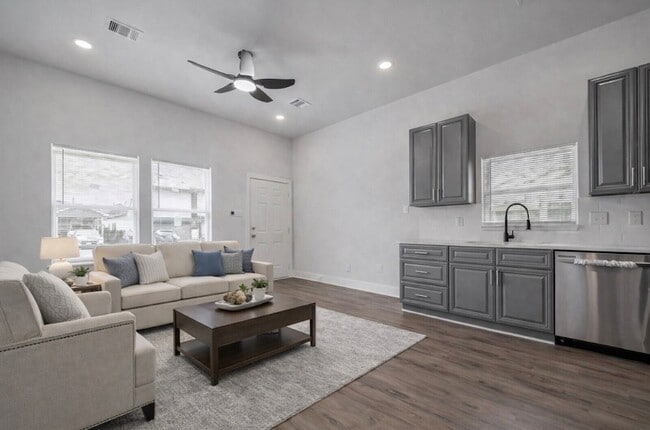 Building Photo - 7993 Attwater St