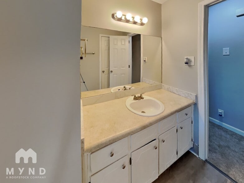 Building Photo - 2945 Botany Dr