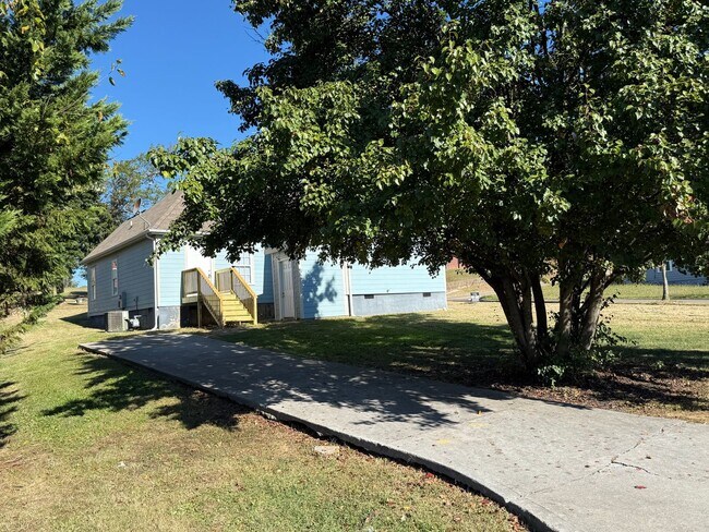 Building Photo - 900 Knoxville College Dr
