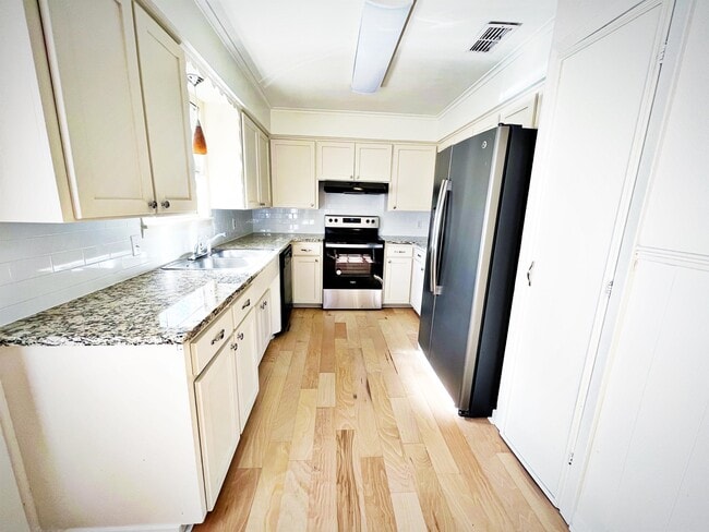 Building Photo - 2823 Amy Ln