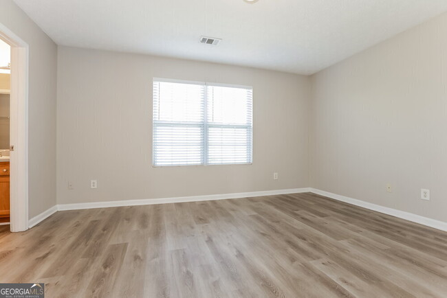 Building Photo - 6050 Flagstaf Walk