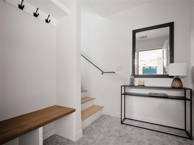 Building Photo - 3208 Govalle Ave