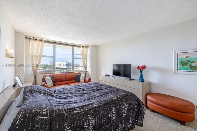 Building Photo - 3180 S Ocean Dr