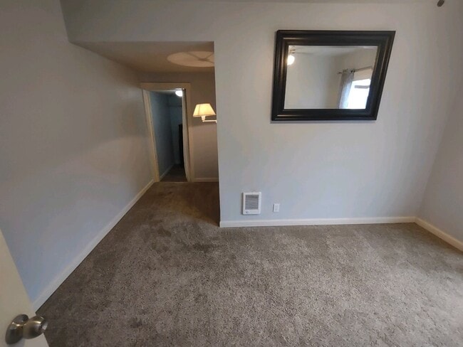 Building Photo - Located 1 block from Ocean Shores. 3bd 2ba & attached garage