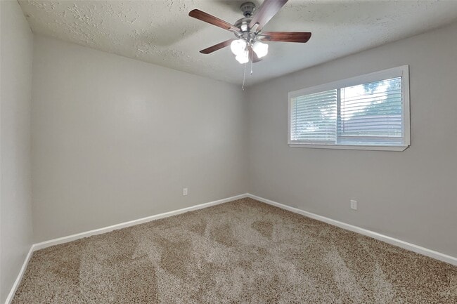 Building Photo - 14227 Bella Dr