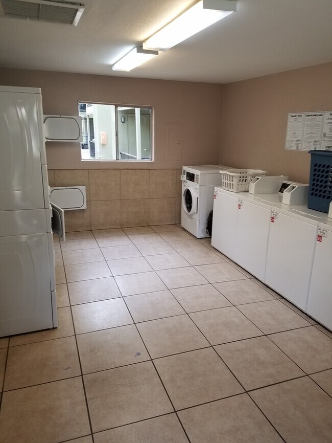 Building Photo - 2/2 Condo for rent near 7th Ave & Camelback