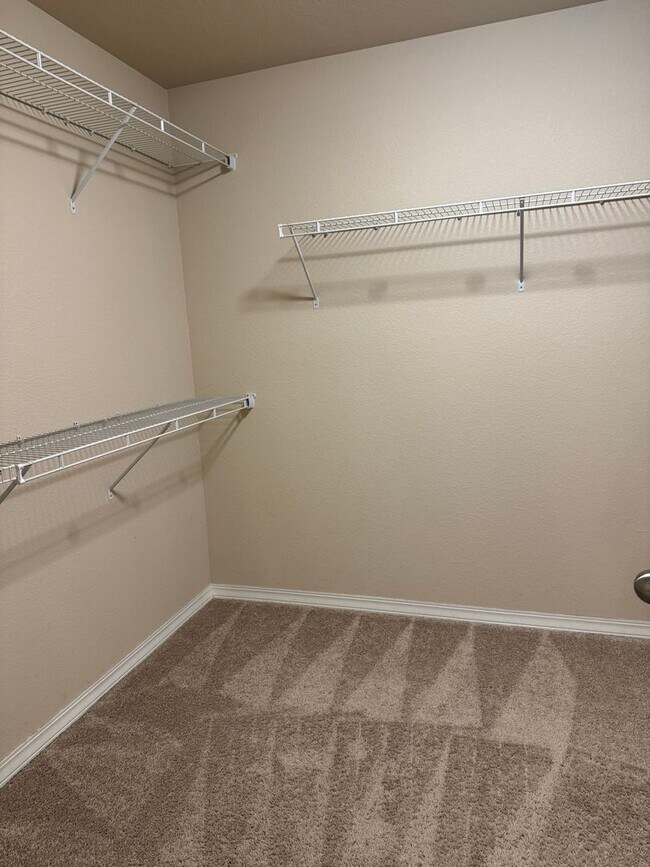 Building Photo - Everything you need! 3 bed/2.5 bath, 2-car garage