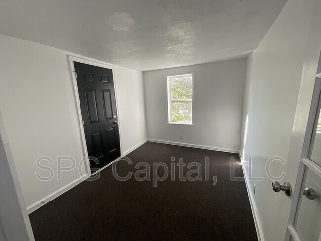 Building Photo - 466 W College Ave