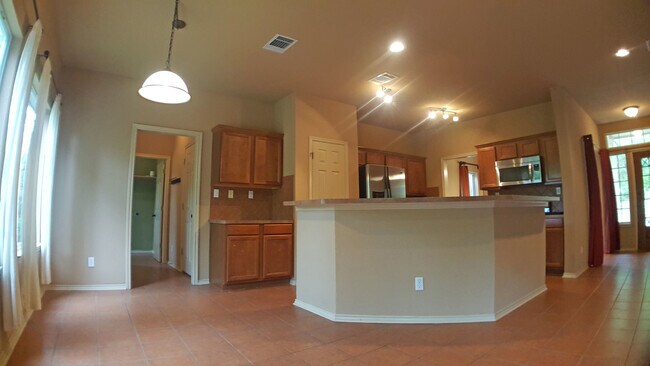Building Photo - Secluded Hill Country home on huge lot!  Gorgeous home in tranquil setting!
