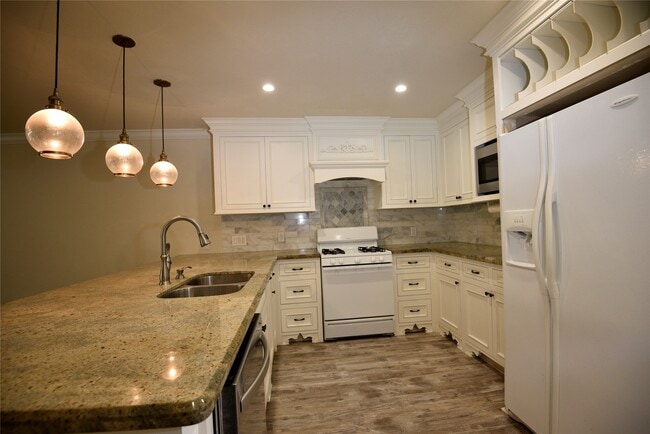 Building Photo - 9997 Hyacinth Way