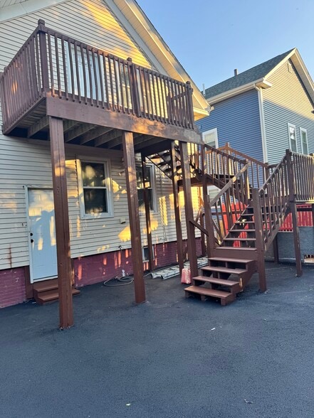 Primary Photo - 211 Oxford St